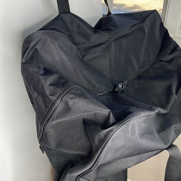Smith & Wesson XL Black Canvas Double Handle Double Zipper Travel Duffel Bag - Picture 4 of 8